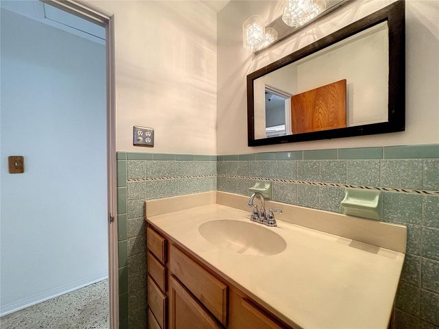 2945 68TH STREET N, St Petersburg, FL 33710