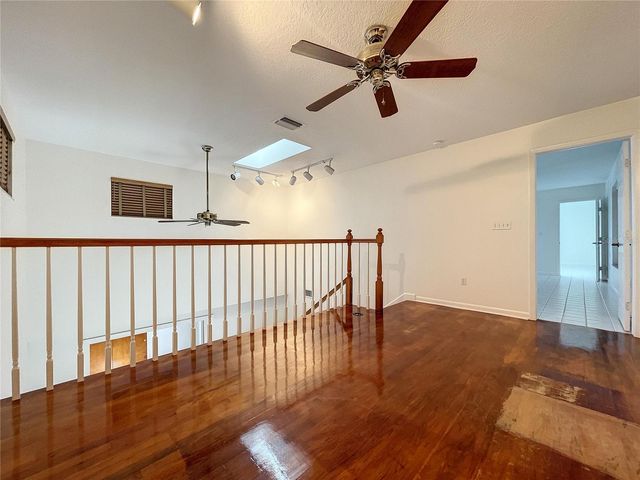 2945 68TH STREET N, St Petersburg, FL 33710