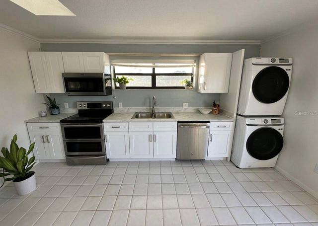 2945 68TH STREET N, St Petersburg, FL 33710