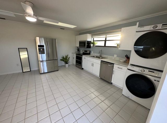 2945 68TH STREET N, St Petersburg, FL 33710