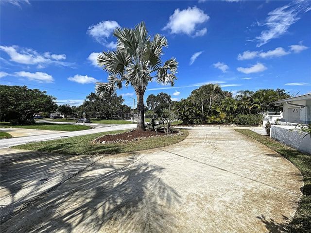 2945 68TH STREET N, St Petersburg, FL 33710