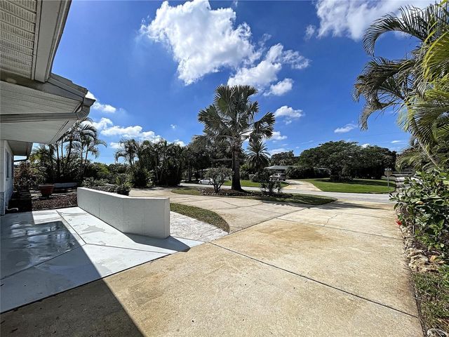 2945 68TH STREET N, St Petersburg, FL 33710