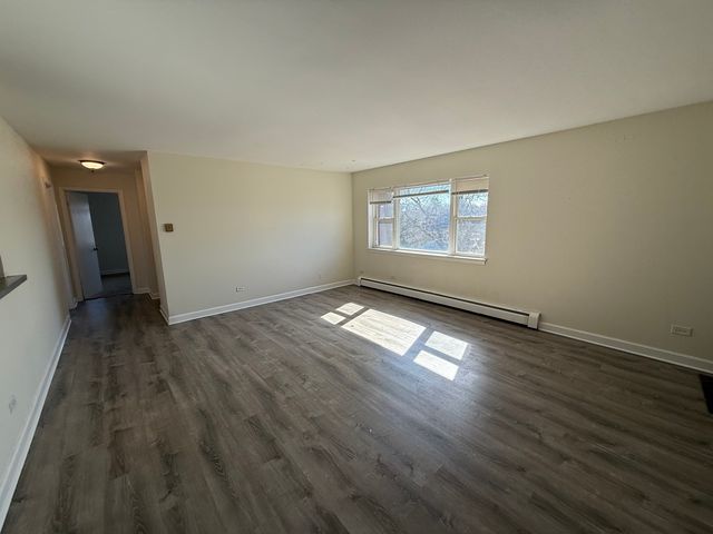 1039 college Avenue 9E, Wheaton, IL 60187