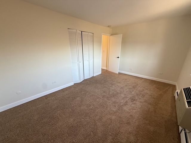 1039 college Avenue 9E, Wheaton, IL 60187