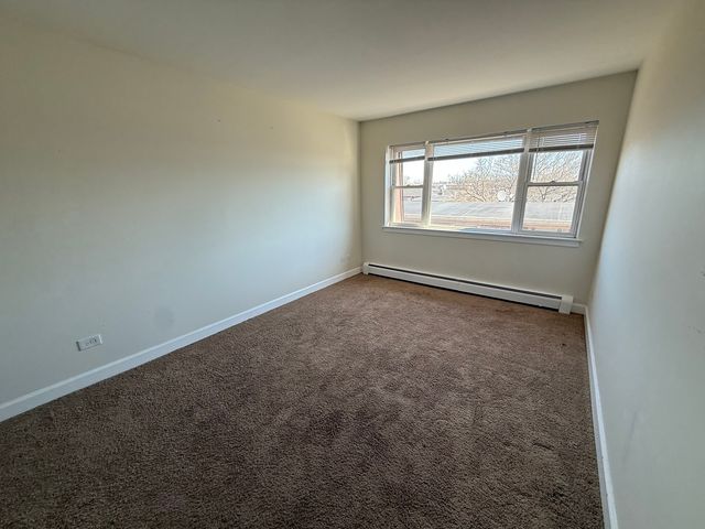 1039 college Avenue 9E, Wheaton, IL 60187