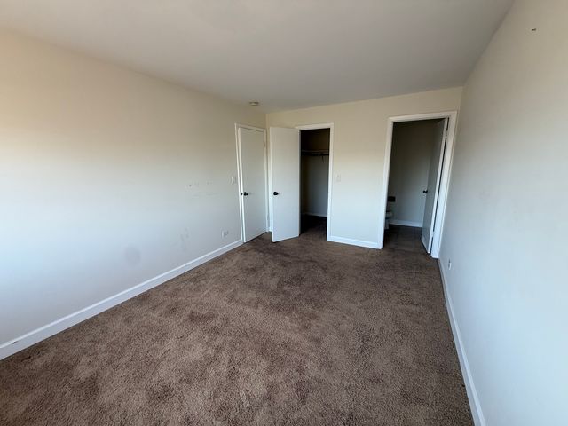 1039 college Avenue 9E, Wheaton, IL 60187