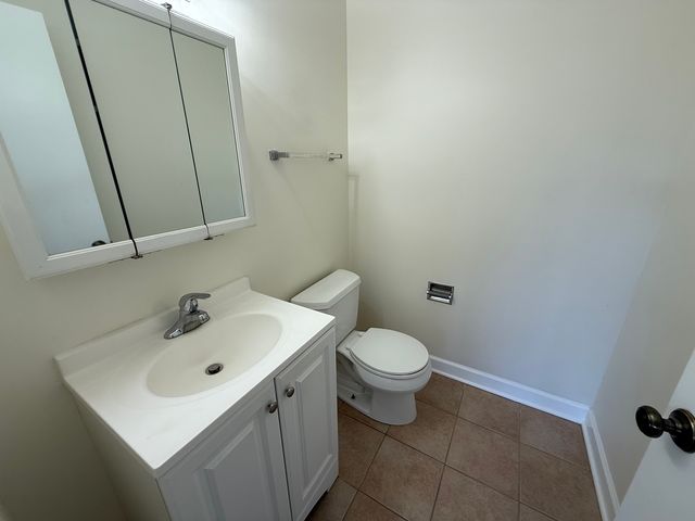 1039 college Avenue 9E, Wheaton, IL 60187