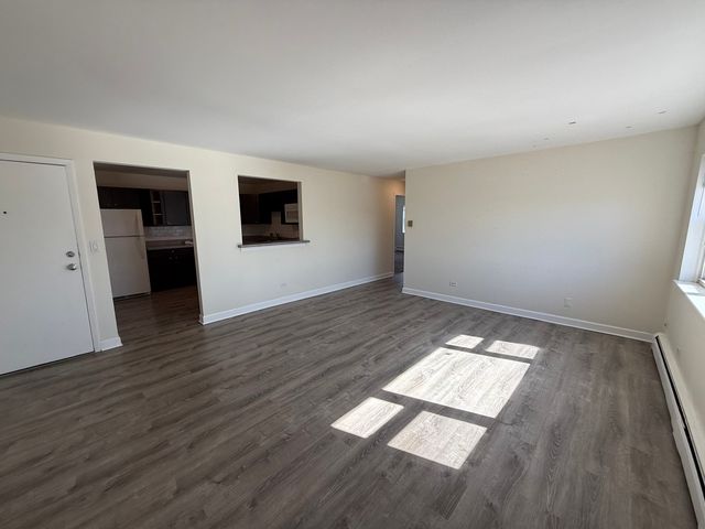 1039 college Avenue 9E, Wheaton, IL 60187