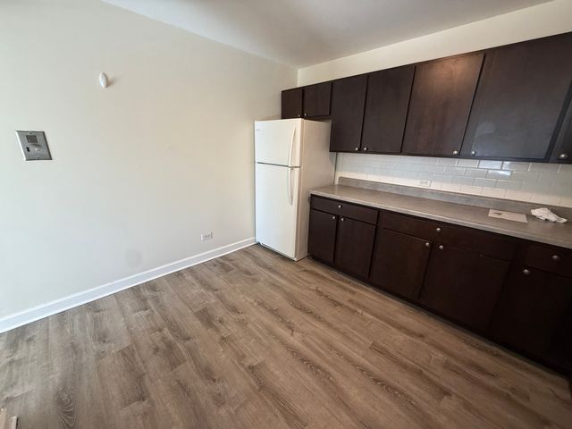 1039 college Avenue 9E, Wheaton, IL 60187