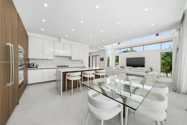 1201 W 47th St, Miami Beach, FL 33140