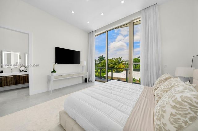 1201 W 47th St, Miami Beach, FL 33140