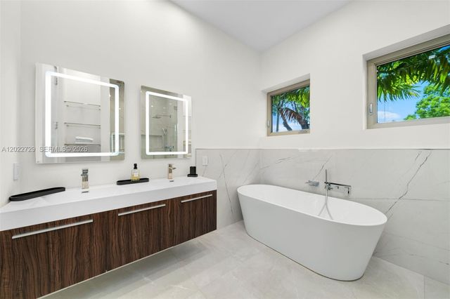 1201 W 47th St, Miami Beach, FL 33140