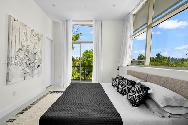 1201 W 47th St, Miami Beach, FL 33140