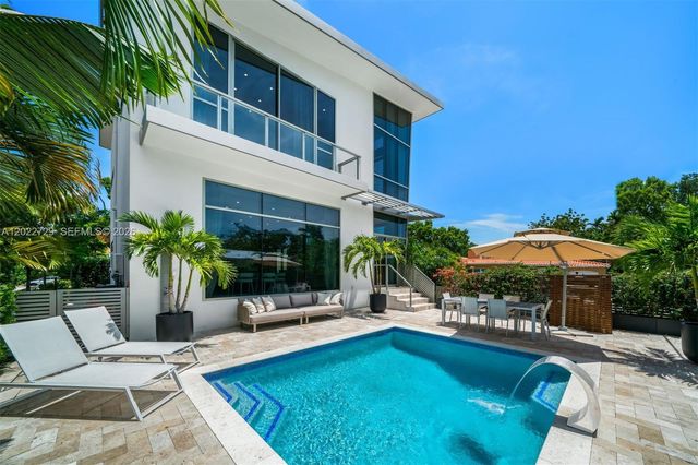 1201 W 47th St, Miami Beach, FL 33140