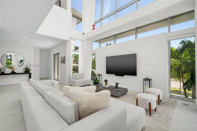 1201 W 47th St, Miami Beach, FL 33140