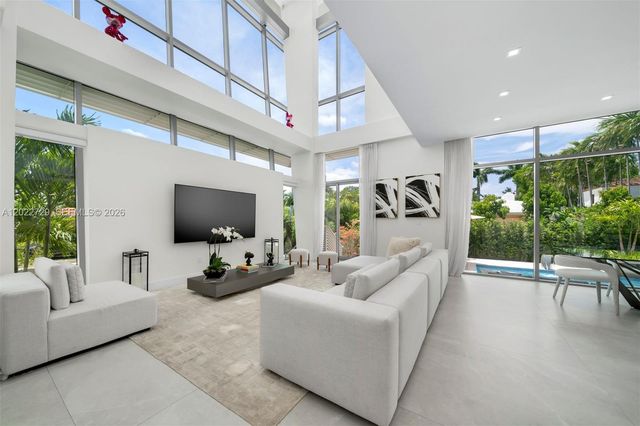 1201 W 47th St, Miami Beach, FL 33140