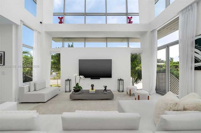 1201 W 47th St, Miami Beach, FL 33140