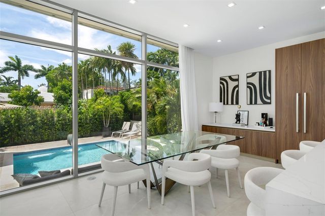 1201 W 47th St, Miami Beach, FL 33140