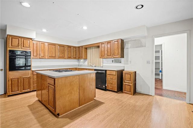 675 Weatherly lane Lane, Sandy Springs, GA 30328