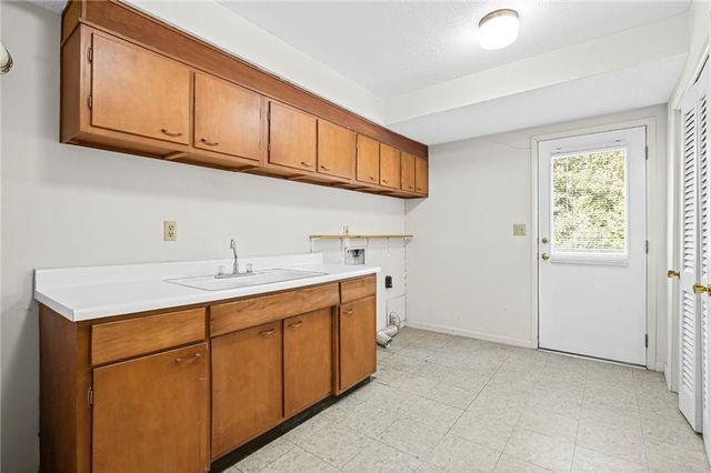 675 Weatherly lane Lane, Sandy Springs, GA 30328