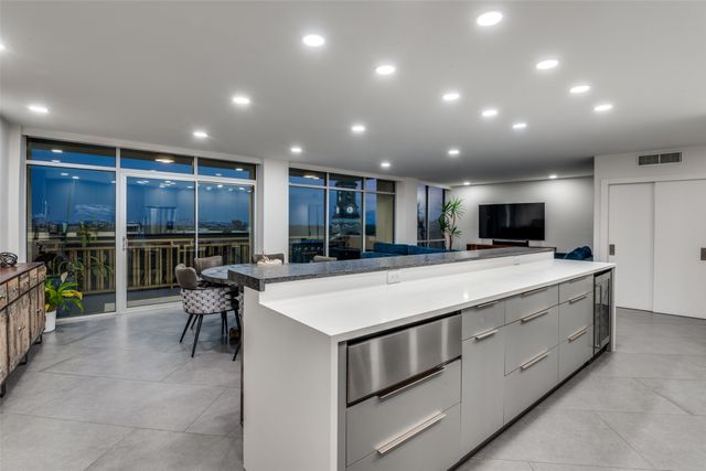 6211 W Northwest Highway 601, Dallas, TX 75225