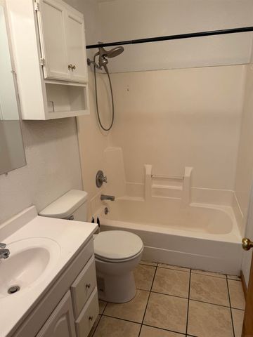 819 Hanna Boulevard, Waterloo, IA 50701