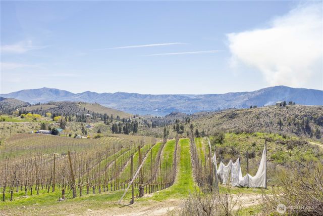 137 MANZANA RANCH Lane, Manson, WA 98831