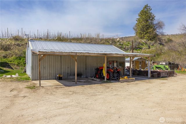 137 MANZANA RANCH Lane, Manson, WA 98831