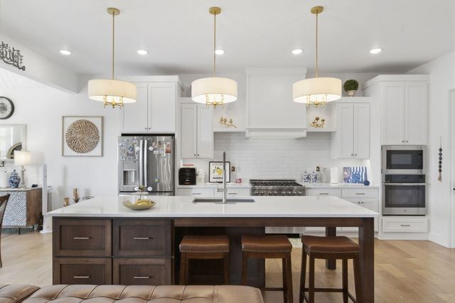 703 S Hickory Drive, Springfield, MO 65809