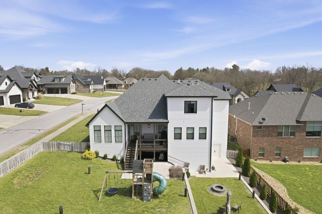 703 S Hickory Drive, Springfield, MO 65809