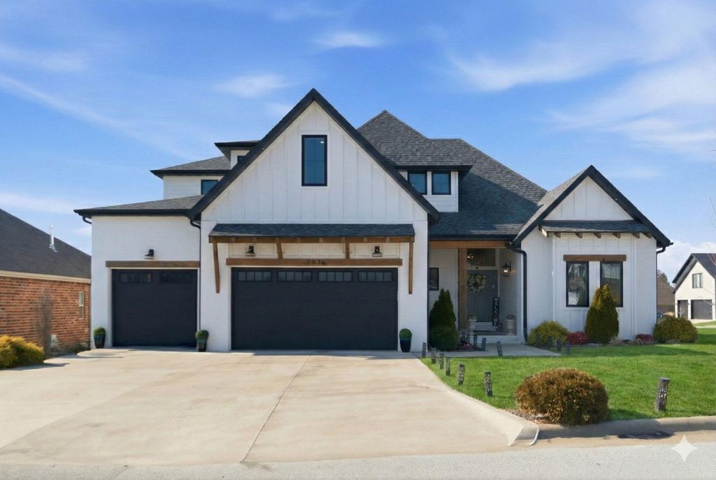 703 S Hickory Drive, Springfield, MO 65809