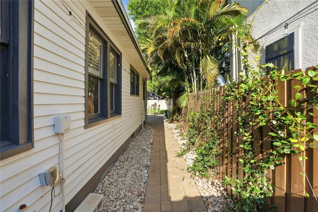1011 14TH STREET N, St Petersburg, FL 33705