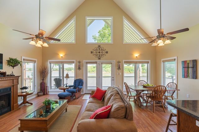 1885 COL JAMES HARDIN DR, Clifton, TN 38425