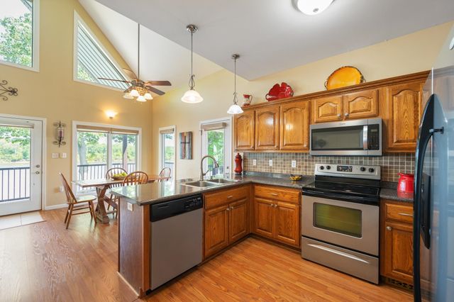 1885 COL JAMES HARDIN DR, Clifton, TN 38425