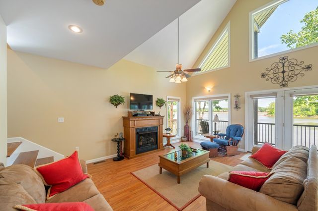 1885 COL JAMES HARDIN DR, Clifton, TN 38425