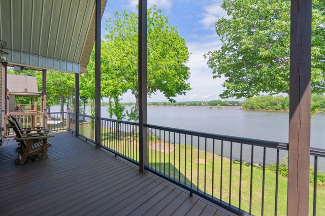 1885 COL JAMES HARDIN DR, Clifton, TN 38425