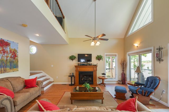 1885 COL JAMES HARDIN DR, Clifton, TN 38425