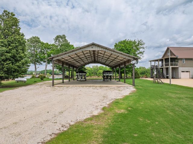 1885 COL JAMES HARDIN DR, Clifton, TN 38425