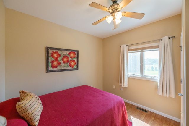 1885 COL JAMES HARDIN DR, Clifton, TN 38425