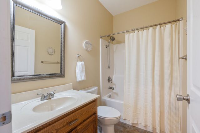 1885 COL JAMES HARDIN DR, Clifton, TN 38425