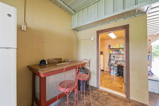 1885 COL JAMES HARDIN DR, Clifton, TN 38425