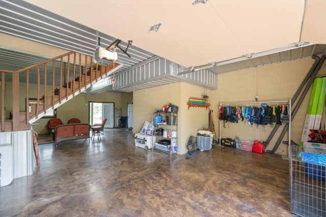 1885 COL JAMES HARDIN DR, Clifton, TN 38425