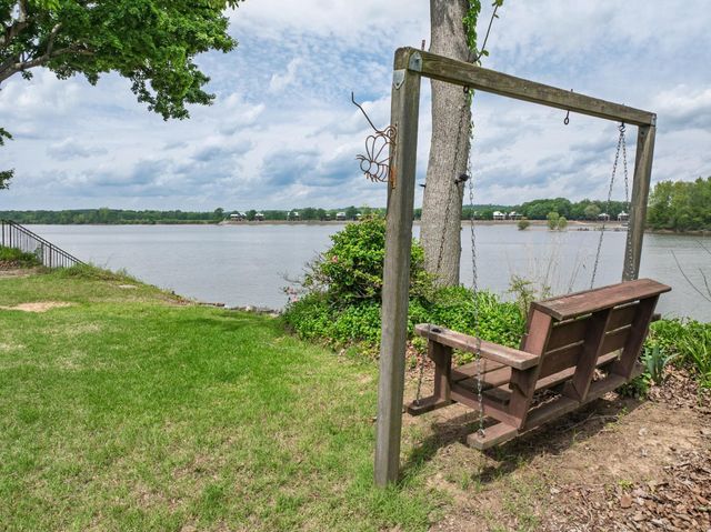 1885 COL JAMES HARDIN DR, Clifton, TN 38425