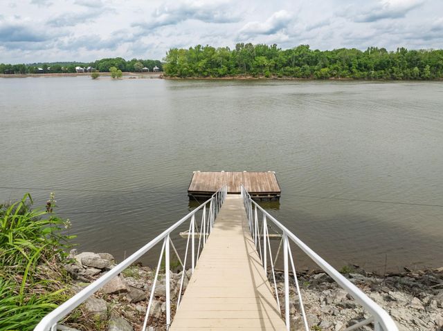 1885 COL JAMES HARDIN DR, Clifton, TN 38425