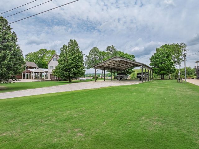 1885 COL JAMES HARDIN DR, Clifton, TN 38425