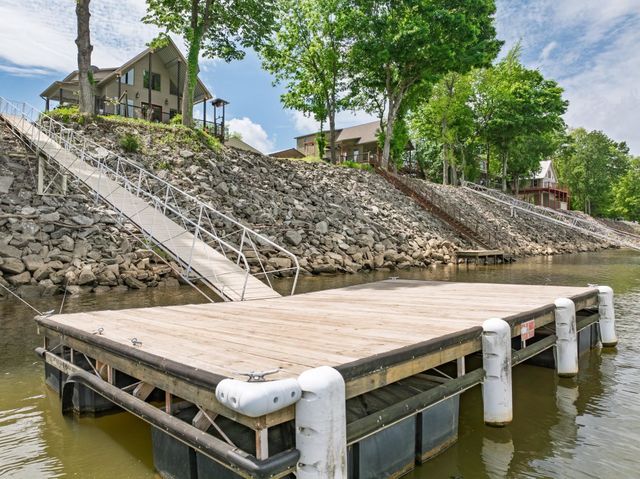 1885 COL JAMES HARDIN DR, Clifton, TN 38425