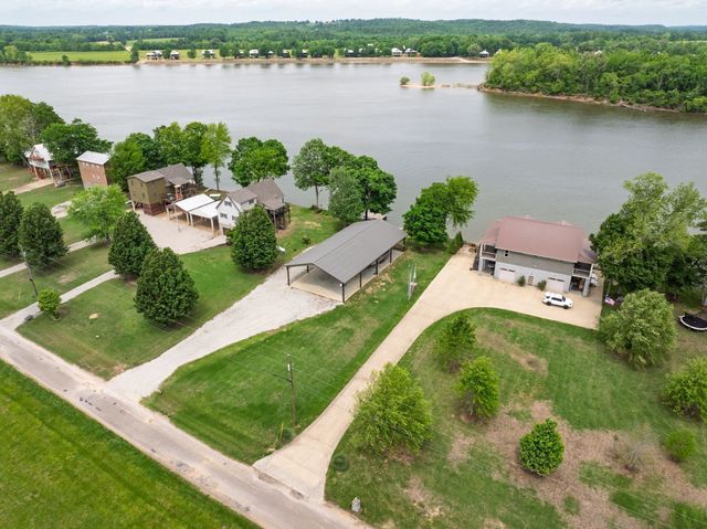 1885 COL JAMES HARDIN DR, Clifton, TN 38425