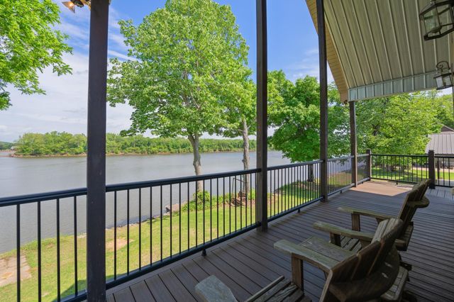 1885 COL JAMES HARDIN DR, Clifton, TN 38425