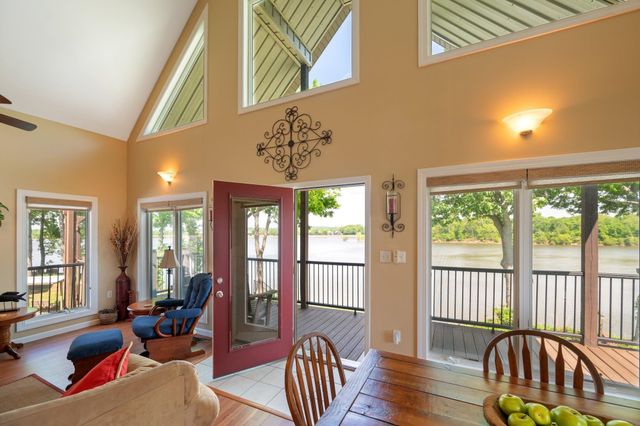 1885 COL JAMES HARDIN DR, Clifton, TN 38425