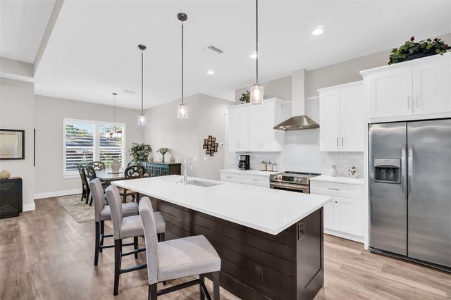 9840 W BAY STREET, Seminole, FL 33776